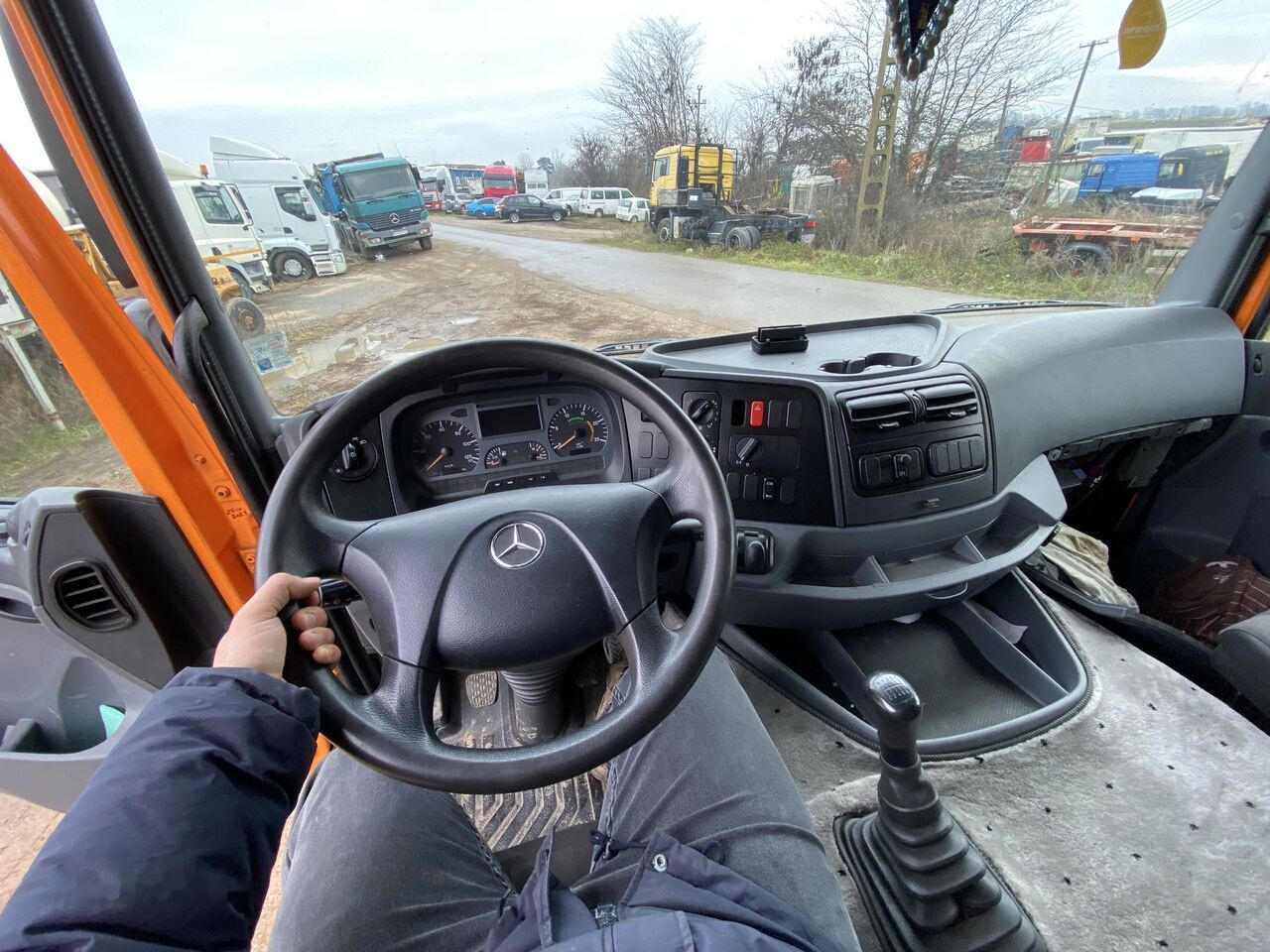 Interior photo 2: Tractor unit Mercedes-Benz Axor MP2 1843