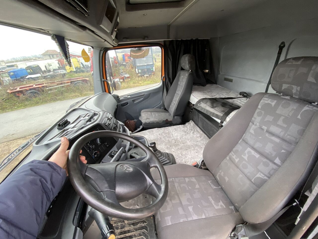 Interior photo 1: Tractor unit Mercedes-Benz Axor MP2 1843