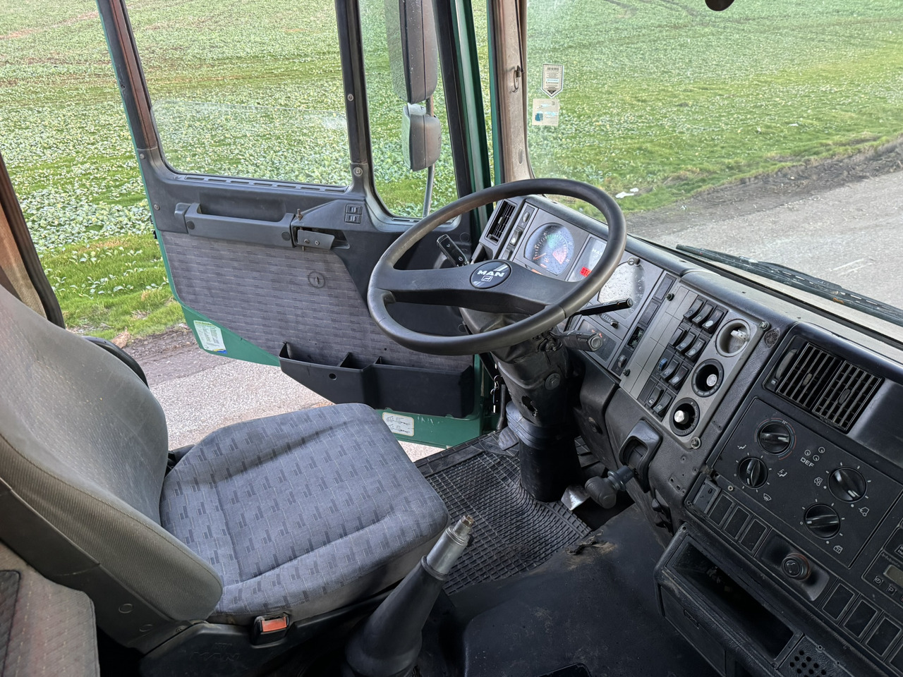 MAN 26 414 6x4 KIPPER L2000 Euro3 Manual Injection Pomp - Truck: picture 2 MAN 26 414 6x4 KIPPER L2000 Euro3 Manual Injection Pomp - Truck: picture 2