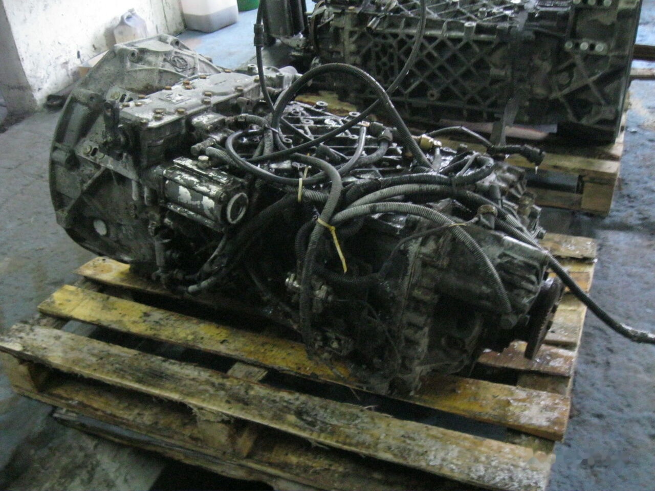 ZF 16S221 DAF XF 95 - Gearbox for Truck: picture 2 ZF 16S221 DAF XF 95 - Gearbox for Truck: picture 2