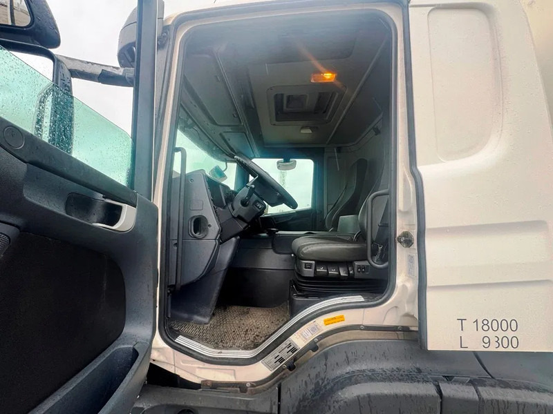 Scania P230 inkl. lift with remote control. leasing Scania P230 inkl. lift with remote control.: picture 13 Scania P230 inkl. lift with remote control. leasing Scania P230 inkl. lift with remote control.: picture 13