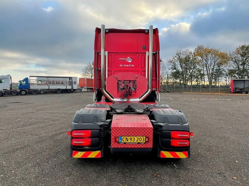 DAF XF 530 Twensteer Special interior. Full Air suspension Hydr. system - Tractor unit: picture 4 DAF XF 530 Twensteer Special interior. Full Air suspension Hydr. system - Tractor unit: picture 4