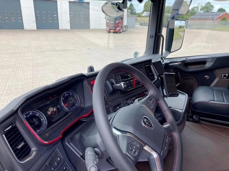 Scania R660 V8 NGS Special Inyerior. Air / Air suspension. 710+320+350L tank. PTO . - Tractor unit: picture 5 Scania R660 V8 NGS Special Inyerior. Air / Air suspension. 710+320+350L tank. PTO . - Tractor unit: picture 5