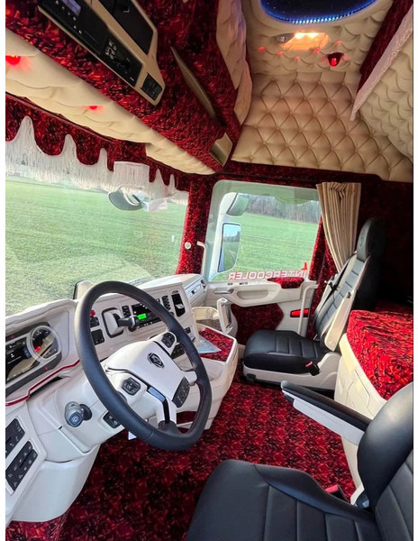 Scania R770 V8 NGS Special Interior. Only 110000 km. Air/ Air suspensiom. Hydr, system. - Tractor unit: picture 4 Scania R770 V8 NGS Special Interior. Only 110000 km. Air/ Air suspensiom. Hydr, system. - Tractor unit: picture 4