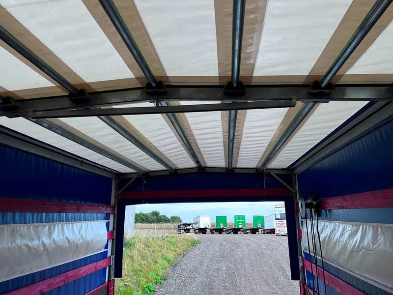 Interior photo 2: Truck Scania L 80 Super total renovation