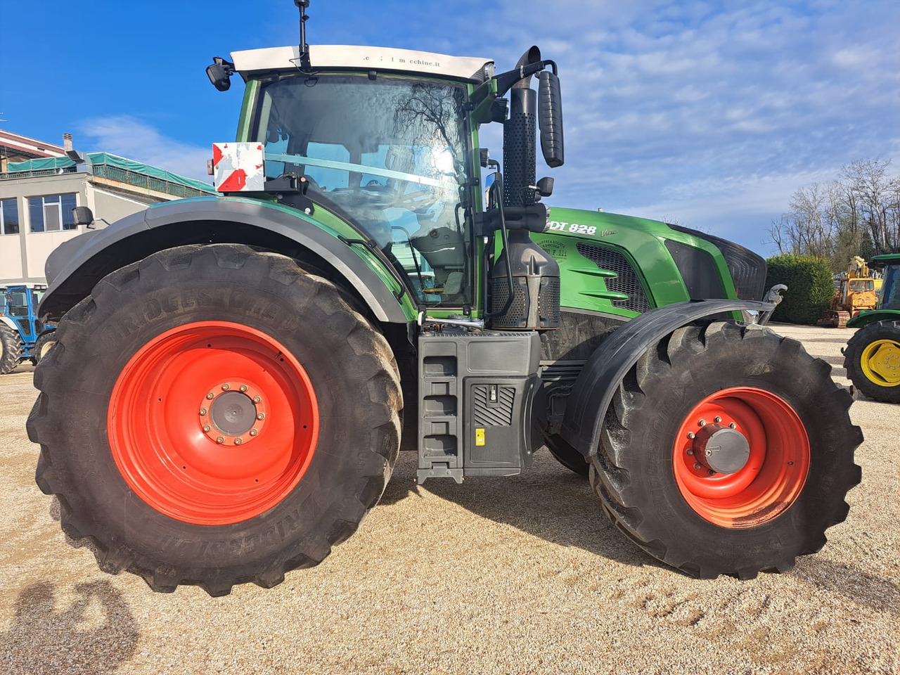 FENDT 828 - Farm tractor: picture 2 FENDT 828 - Farm tractor: picture 2