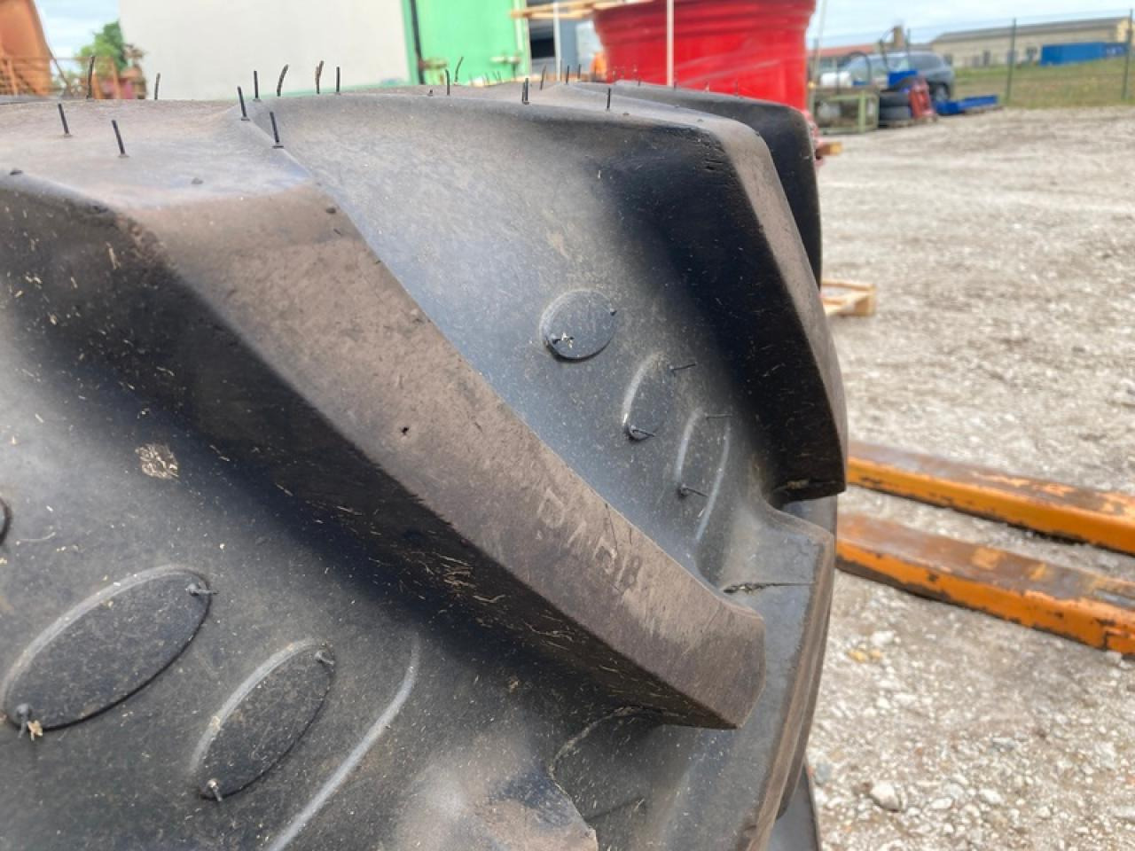 BKT 460/85R34+520/85R46 NEUWERTIG - Tire: picture 5 BKT 460/85R34+520/85R46 NEUWERTIG - Tire: picture 5