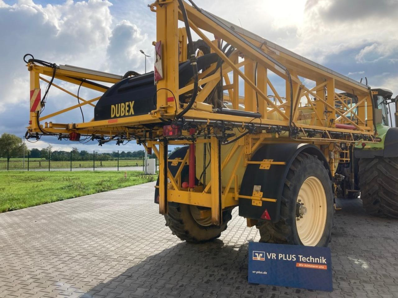 DUBEX MENTOR 9804 - Trailed sprayer: picture 4 DUBEX MENTOR 9804 - Trailed sprayer: picture 4