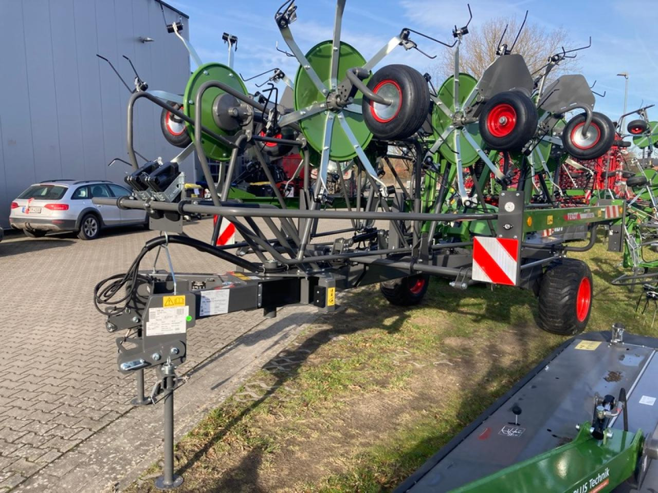 Fendt LOTUS 1020 T - Tedder/ Rake: picture 4 Fendt LOTUS 1020 T - Tedder/ Rake: picture 4