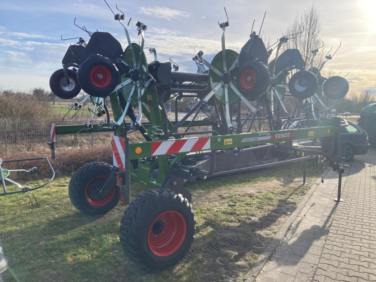 Fendt LOTUS 1020 T - Tedder/ Rake: picture 2 Fendt LOTUS 1020 T - Tedder/ Rake: picture 2
