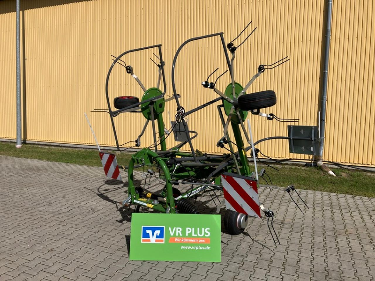 Fendt TWISTER 5204 AKTION - Tedder/ Rake: picture 1 Fendt TWISTER 5204 AKTION - Tedder/ Rake: picture 1