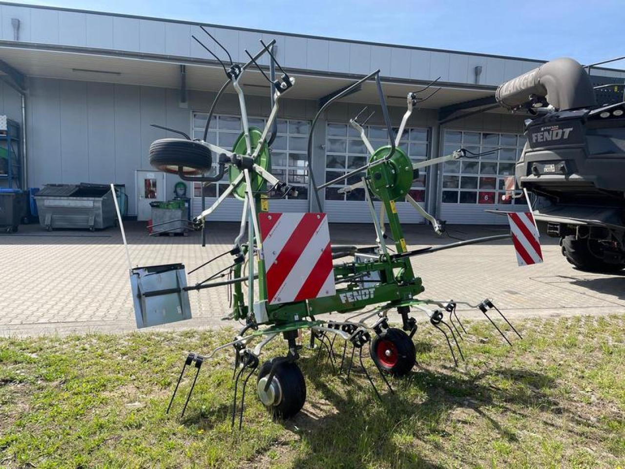 Fendt TWISTER 5204 - Tedder/ Rake: picture 2 Fendt TWISTER 5204 - Tedder/ Rake: picture 2