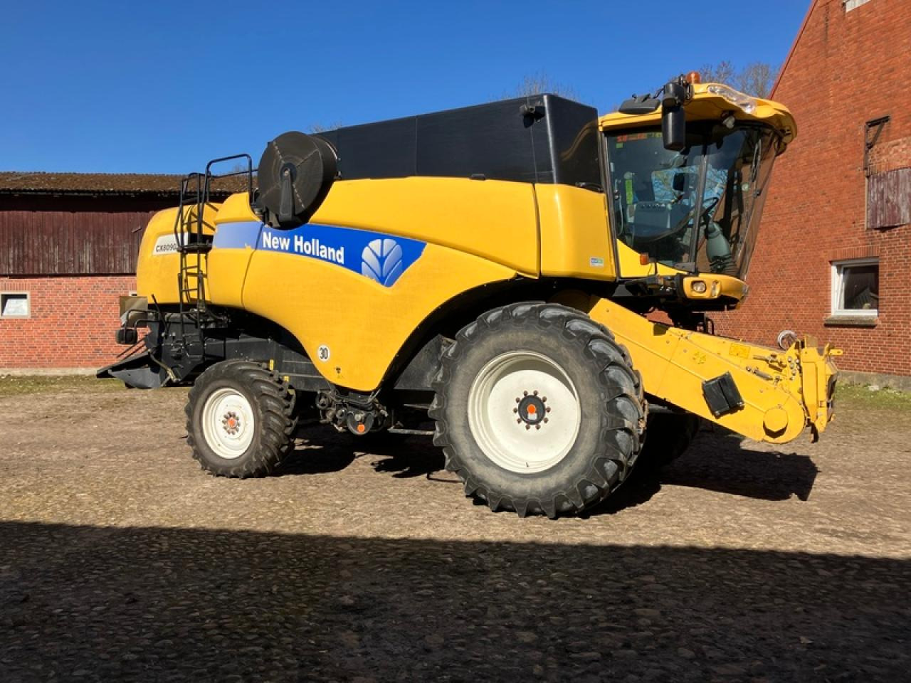 New Holland CX 8090 ALLRAD SIEBKASTENAUSGLEICH - Combine harvester: picture 1 New Holland CX 8090 ALLRAD SIEBKASTENAUSGLEICH - Combine harvester: picture 1