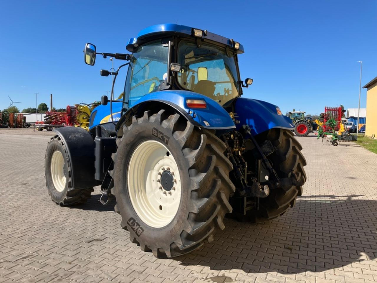 New Holland T7030 // GPS STARFIRE 6000 - Farm tractor: picture 2 New Holland T7030 // GPS STARFIRE 6000 - Farm tractor: picture 2