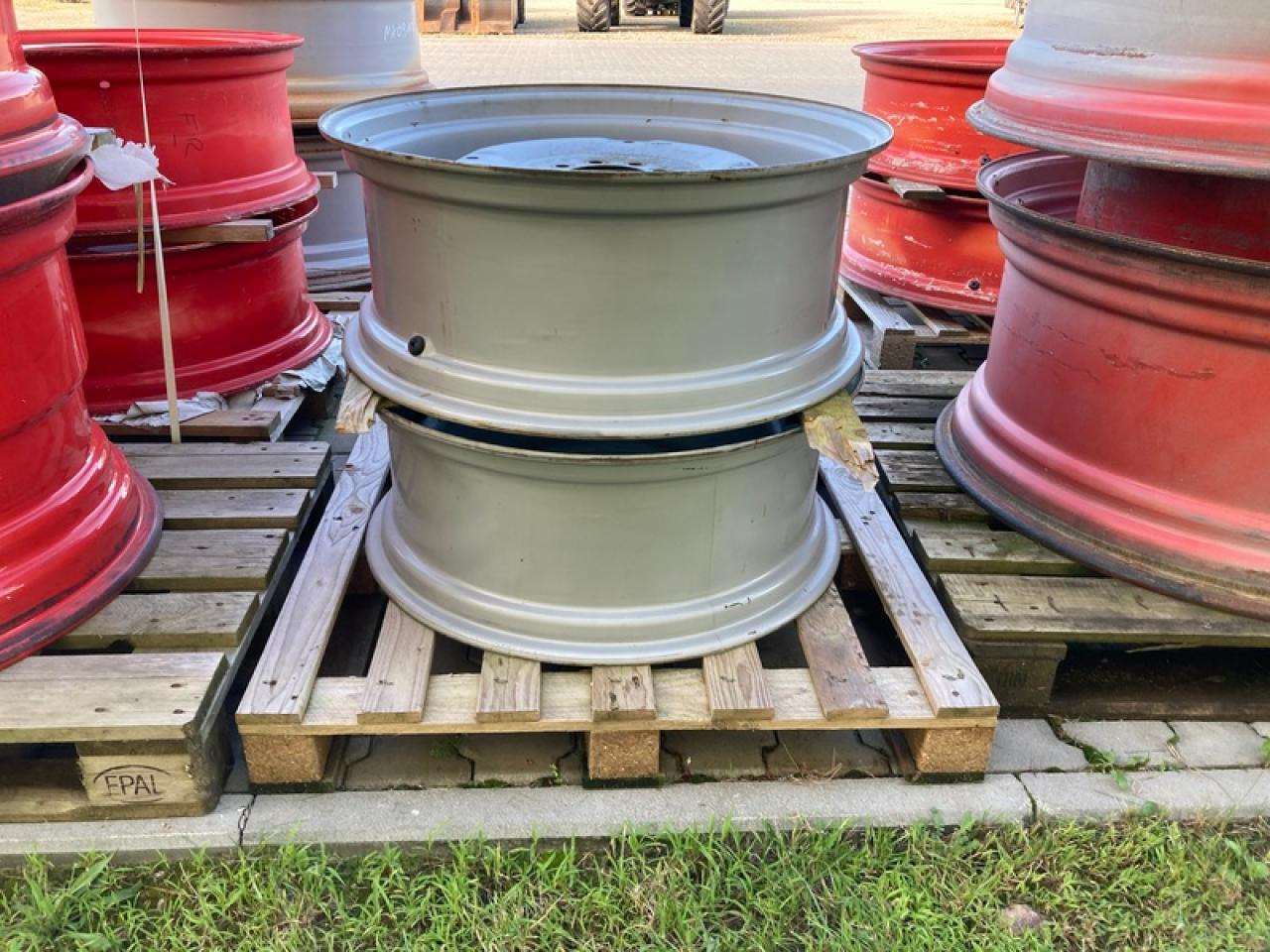 VERSTELLFELGEN W11X28 - Rim for Agricultural machinery: picture 2 VERSTELLFELGEN W11X28 - Rim for Agricultural machinery: picture 2