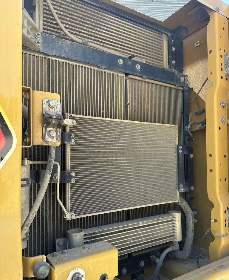 Crawler excavator Caterpillar 320GC: picture 8