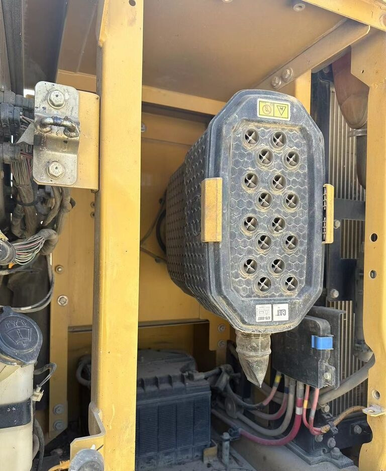 Crawler excavator Caterpillar 320GC: picture 7