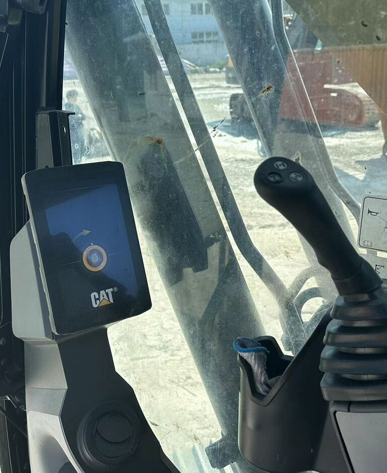 Crawler excavator Caterpillar 320GC: picture 6