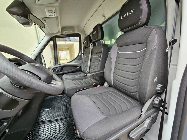 IVECO Daily 35S18 3.0 Pritsche Plane LBW Bär AHK ACC - Curtain side van: picture 2 IVECO Daily 35S18 3.0 Pritsche Plane LBW Bär AHK ACC - Curtain side van: picture 2