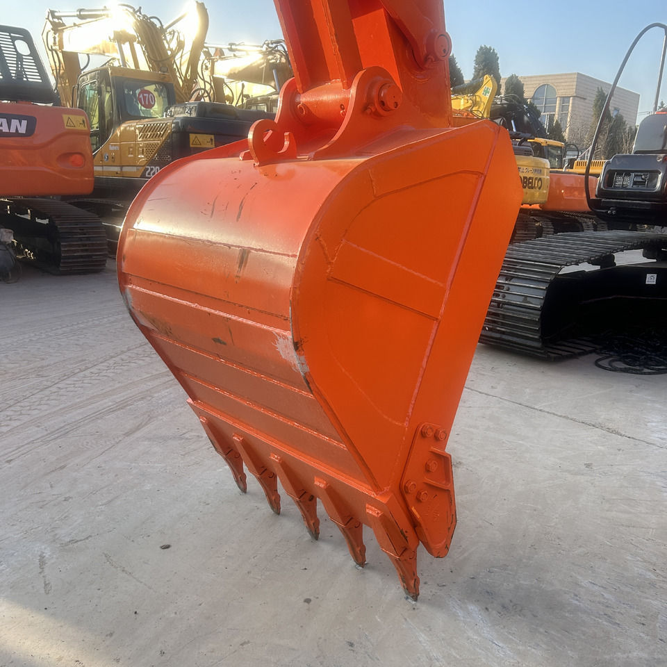 Hitachi ZX200-3 Excavator - Crawler excavator: picture 3 Hitachi ZX200-3 Excavator - Crawler excavator: picture 3