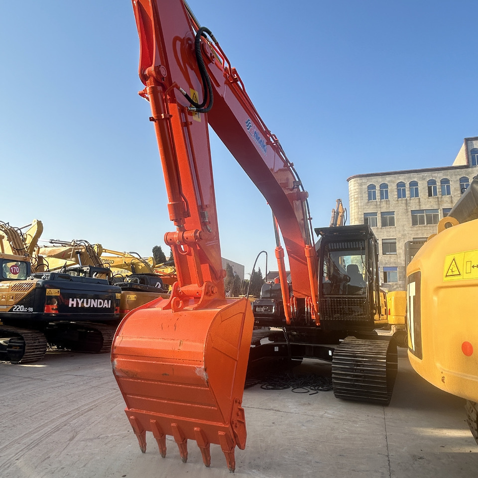 Hitachi ZX200-3 Excavator - Crawler excavator: picture 3 Hitachi ZX200-3 Excavator - Crawler excavator: picture 3