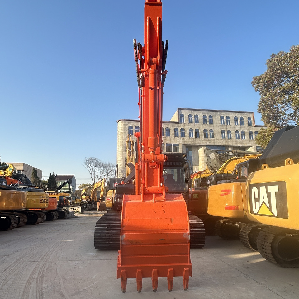 Hitachi ZX200-3 Excavator - Crawler excavator: picture 3 Hitachi ZX200-3 Excavator - Crawler excavator: picture 3