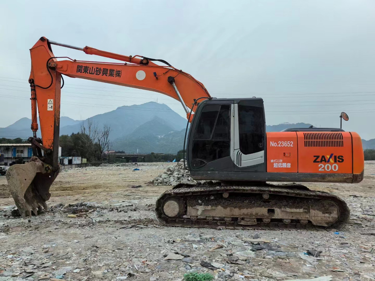 Hitachi ZX200-3 Excavator - Crawler excavator: picture 2 Hitachi ZX200-3 Excavator - Crawler excavator: picture 2