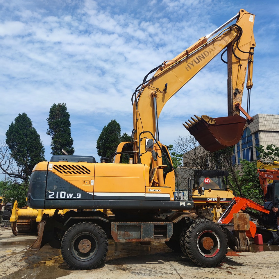 Hyundai 210w-9 wheel excavator - Wheel excavator: picture 4 Hyundai 210w-9 wheel excavator - Wheel excavator: picture 4