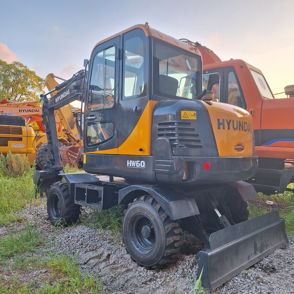 Wheel excavator Hyundai HW60  excavator: picture 6