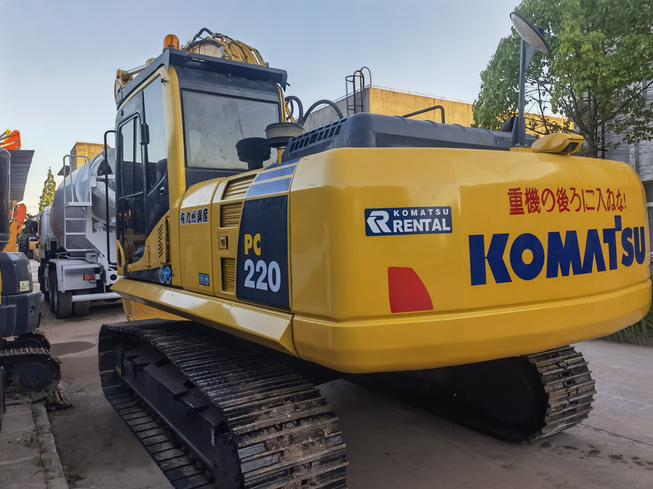 KOMATSU PC220-8 - Crawler excavator: picture 5 KOMATSU PC220-8 - Crawler excavator: picture 5