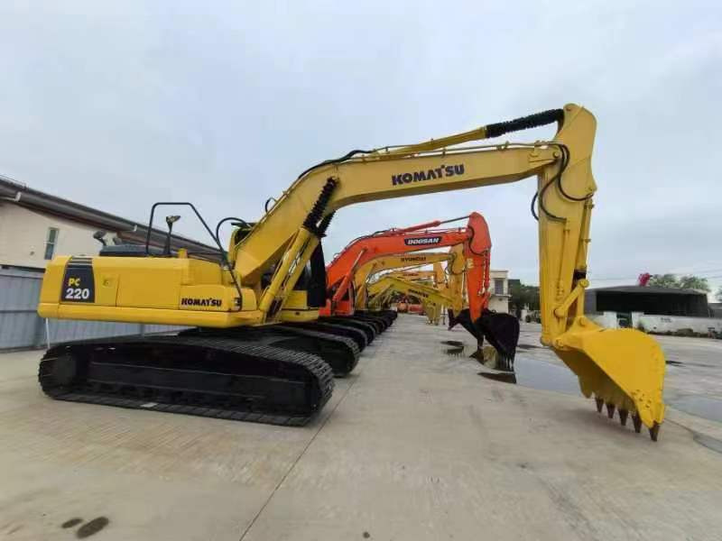 KOMATSU PC220-8 excavator - Crawler excavator: picture 5 KOMATSU PC220-8 excavator - Crawler excavator: picture 5