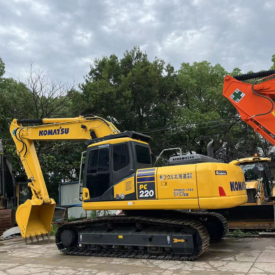 KOMATSU PC220-8 excavator - Crawler excavator: picture 1 KOMATSU PC220-8 excavator - Crawler excavator: picture 1