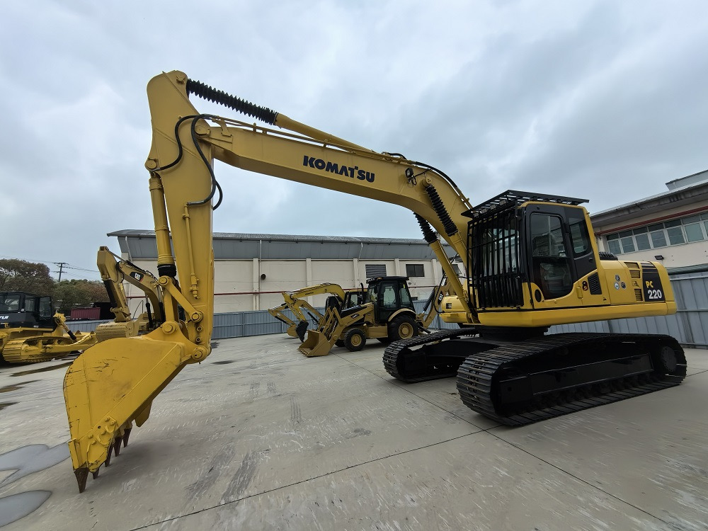 KOMATSU PC220-8 excavator - Crawler excavator: picture 1 KOMATSU PC220-8 excavator - Crawler excavator: picture 1