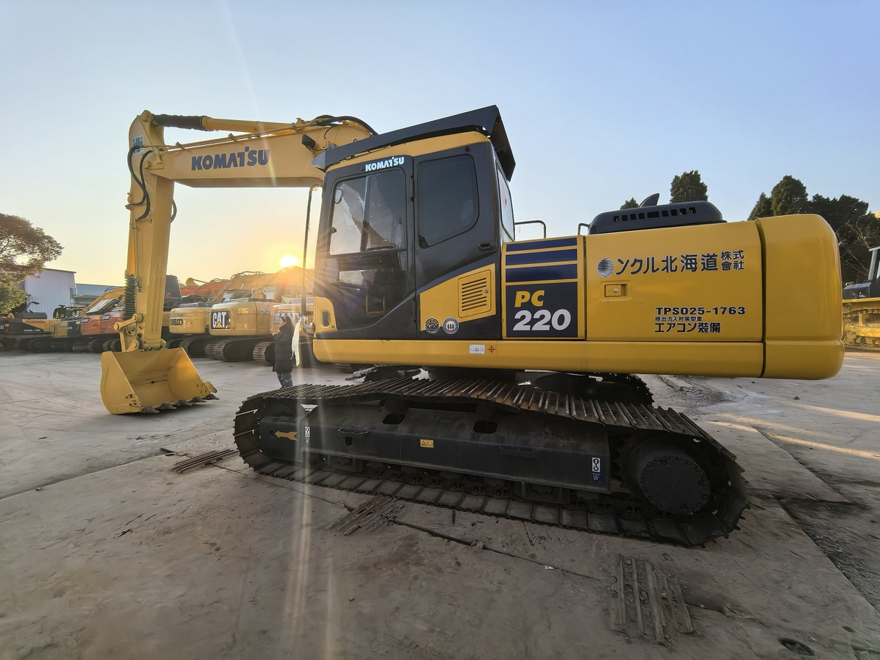 Komatsu PC220-7 - Crawler excavator: picture 3 Komatsu PC220-7 - Crawler excavator: picture 3