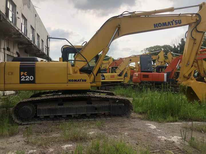 Komatsu PC220-7 Excavator - Crawler excavator: picture 1 Komatsu PC220-7 Excavator - Crawler excavator: picture 1