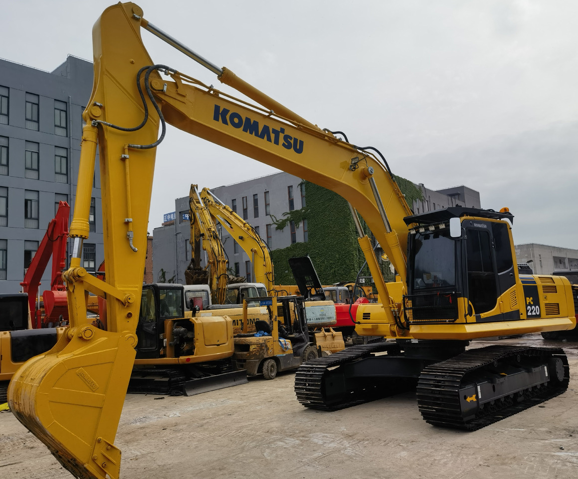 Komatsu PC220-8 Excavator - Crawler excavator: picture 3 Komatsu PC220-8 Excavator - Crawler excavator: picture 3