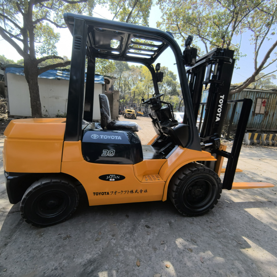 Toyota FD30 Forklift - Diesel forklift: picture 2 Toyota FD30 Forklift - Diesel forklift: picture 2
