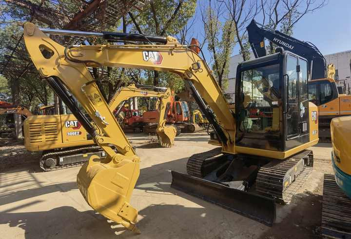 Used original CAT 305.5E2 excavator 5 Ton CAT hydraulic crawler mini excavator cheap for sale - Crawler excavator: picture 3 Used original CAT 305.5E2 excavator 5 Ton CAT hydraulic crawler mini excavator cheap for sale - Crawler excavator: picture 3