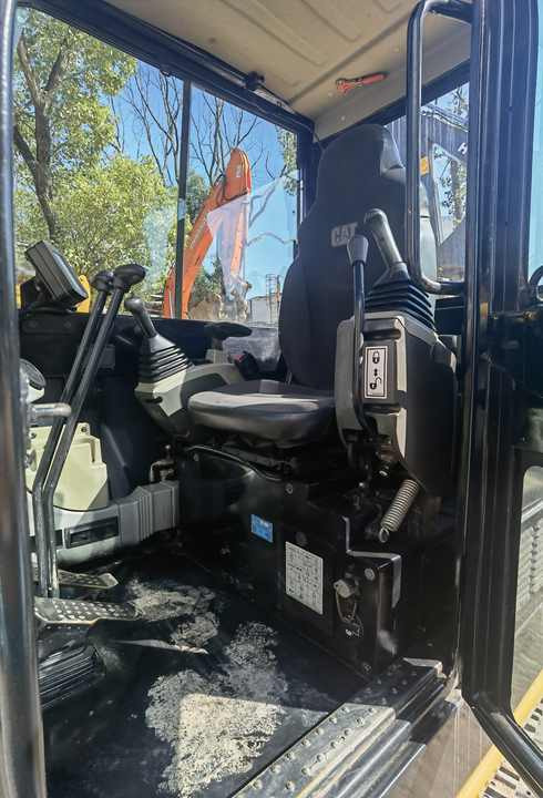 Original Japan earth moving used mini excavator CAT 305.5E2 with high quality cheap for sale - Crawler excavator: picture 5 Original Japan earth moving used mini excavator CAT 305.5E2 with high quality cheap for sale - Crawler excavator: picture 5