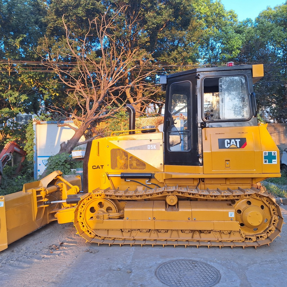 Used caterpillar cat D5k bulldozer - Bulldozer: picture 1 Used caterpillar cat D5k bulldozer - Bulldozer: picture 1