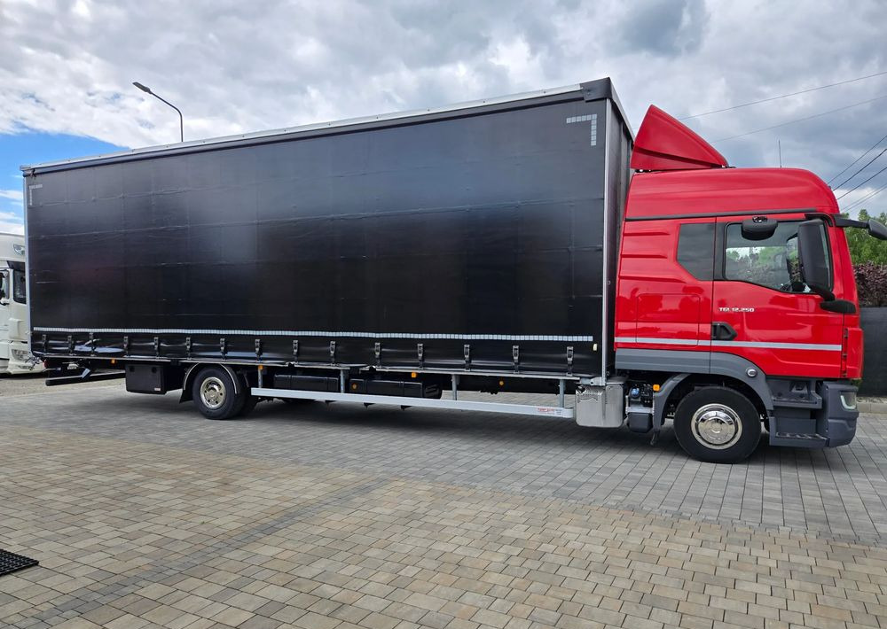 MAN TGL 12.250 - Curtainsider truck: picture 1 MAN TGL 12.250 - Curtainsider truck: picture 1