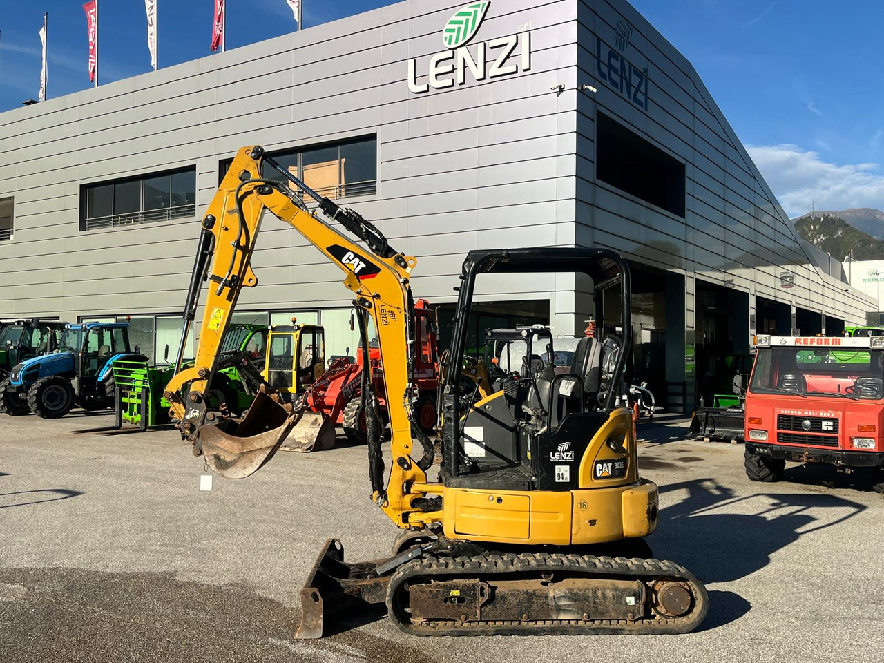 ESCAVATORE CAT 303 E CR - Mini excavator: picture 1 ESCAVATORE CAT 303 E CR - Mini excavator: picture 1