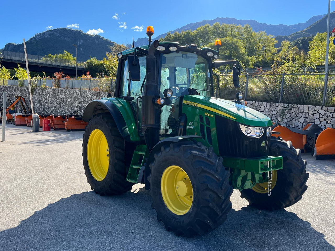 JOHN DEERE 6120 M - Farm tractor: picture 4 JOHN DEERE 6120 M - Farm tractor: picture 4