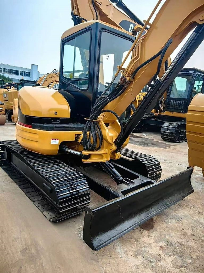 CAT 304 - Mini excavator: picture 3 CAT 304 - Mini excavator: picture 3