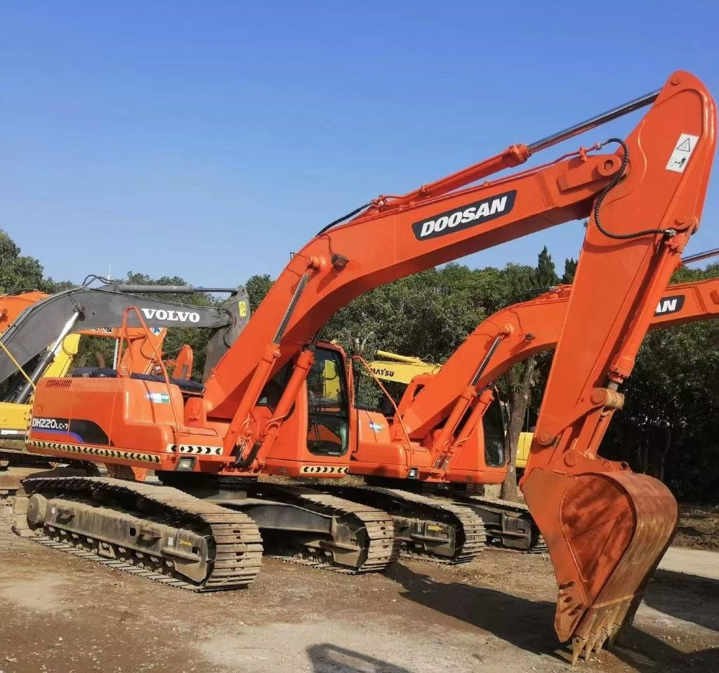 Doosan DH 220 - Crawler excavator: picture 1 Doosan DH 220 - Crawler excavator: picture 1