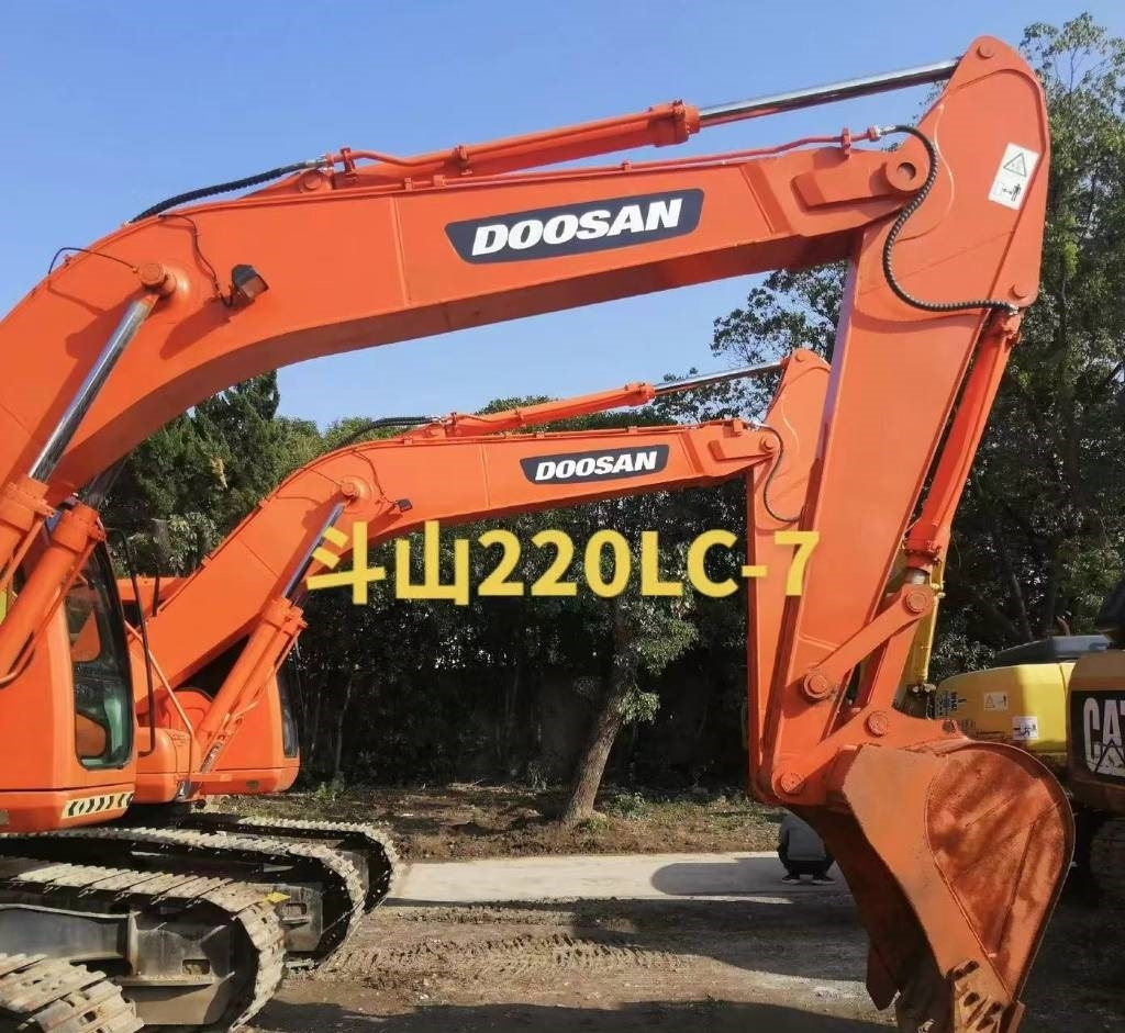 Doosan DH 220 - Crawler excavator: picture 3 Doosan DH 220 - Crawler excavator: picture 3