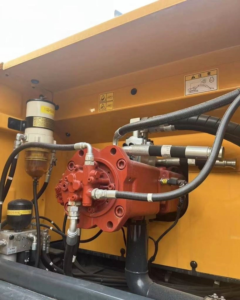 Crawler excavator Hyundai 305LC: picture 6