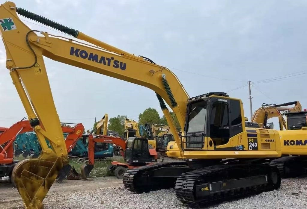 Komatsu PC 240 - Crawler excavator: picture 3 Komatsu PC 240 - Crawler excavator: picture 3