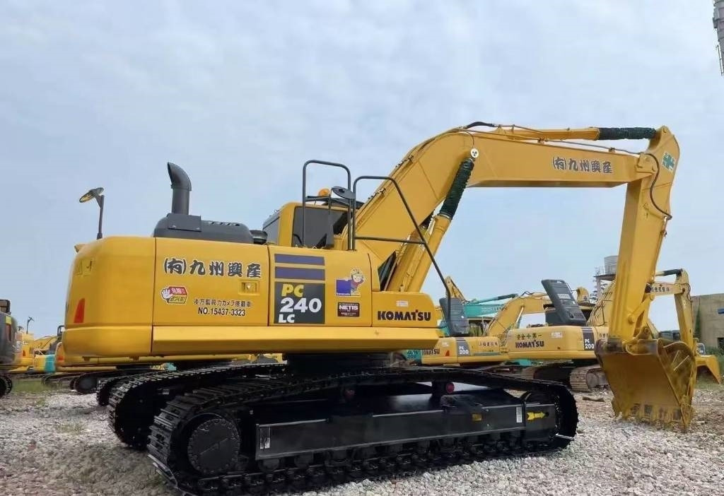 Komatsu PC 240 - Crawler excavator: picture 1 Komatsu PC 240 - Crawler excavator: picture 1