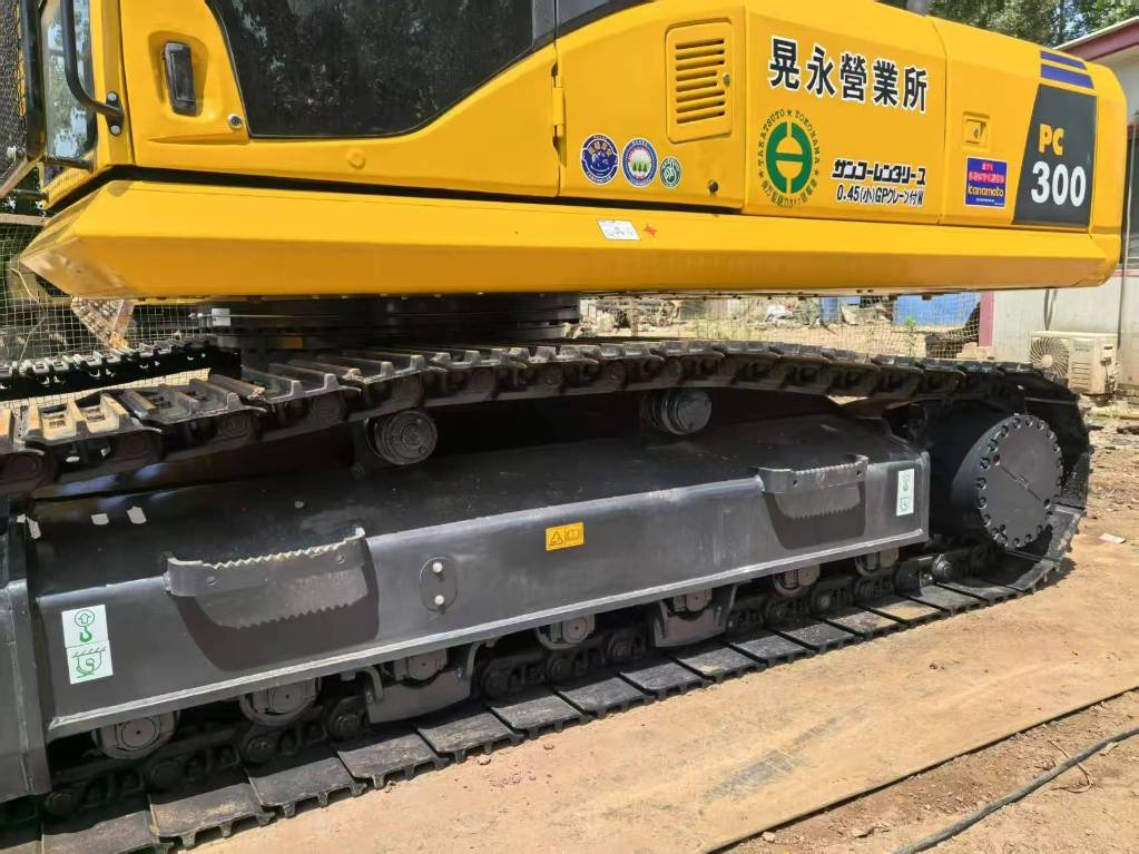 Komatsu PC 300  - Crawler excavator: picture 1 Komatsu PC 300  - Crawler excavator: picture 1